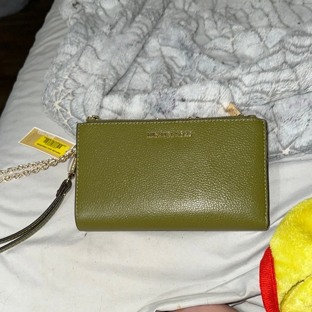 NWT Michael Kors Olive Green Wristlet holds phone two zip gold chain cute - Picture 12 of 13
